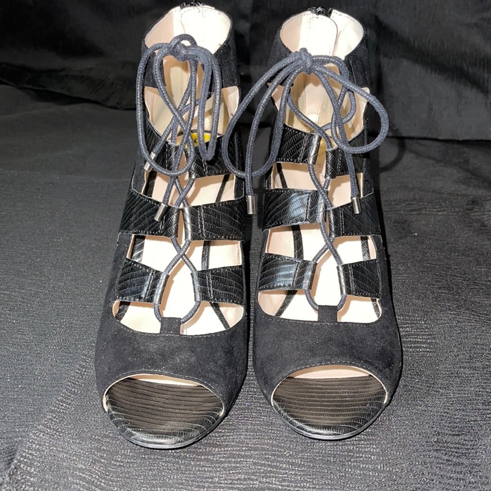 Nine West black lace up shoes